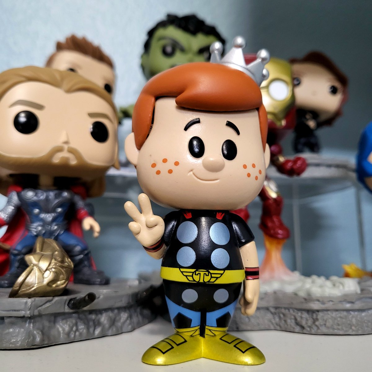 Freddy hangin' with the Avengers for ##FunkoSodaSaturday @OriginalFunko #freddyfunko #funkosoda