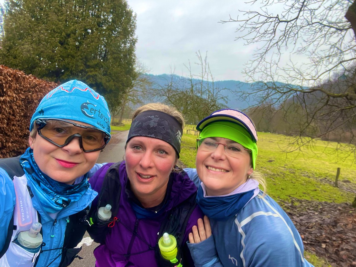 Lucias2106's tweet photo. Po trase Maloskalského půlmaratonu. S holkama. S partou. Kousek. A zbytek kousku intervaly. #kdyzmasplan #maloskalskypulmaraton #malaskala https://t.co/rQ5RRtIiUp