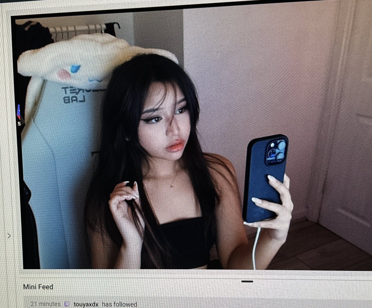 shes live twitch.tv/ashlyne