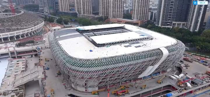 #Shenzhen, #China 🇨🇳
Renovation works continue on the expansion of the Old City Stadium where the track will be removed to a modern design with a capacity of up to 45,000 seats, in addition to the reconstruction of the 16,000 seats gym with a modern design and a movable roof.