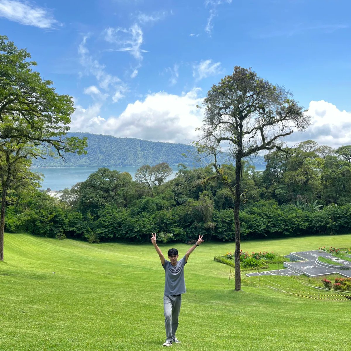 Sandijdr's tweet photo. @tetegati Kebun Raya Bali di Bedugul https://t.co/O6lS5SxB7n