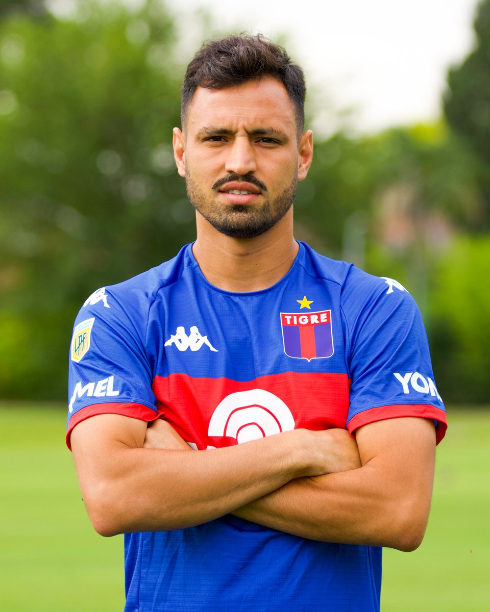 catigreoficial's tweet photo. 💪 Juan Manuel Sánchez Miño es nuevo refuerzo de Tigre

📝 El lateral izquierdo, de 34 años y último paso por Lanús, llegó en condición de libre y selló su vínculo con el Matador por una temporada.

¡Bienvenido al dueño de la zona norte! 💙❤ https://t.co/RuI8pq8zP4