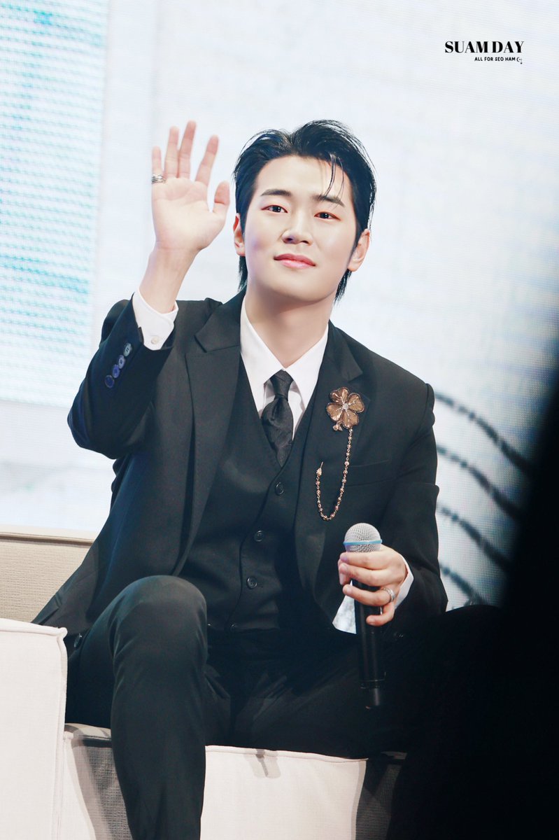 suam_day's tweet photo. 2024 PARK SEO HAM FANMEETING 
〈POSTBOXHAM : 서로, 함께〉 
📸 [#서함]
24.01.06

재벌 31세 💕

#박서함 
#PARKSEOHAM https://t.co/x6qlJNWFuL