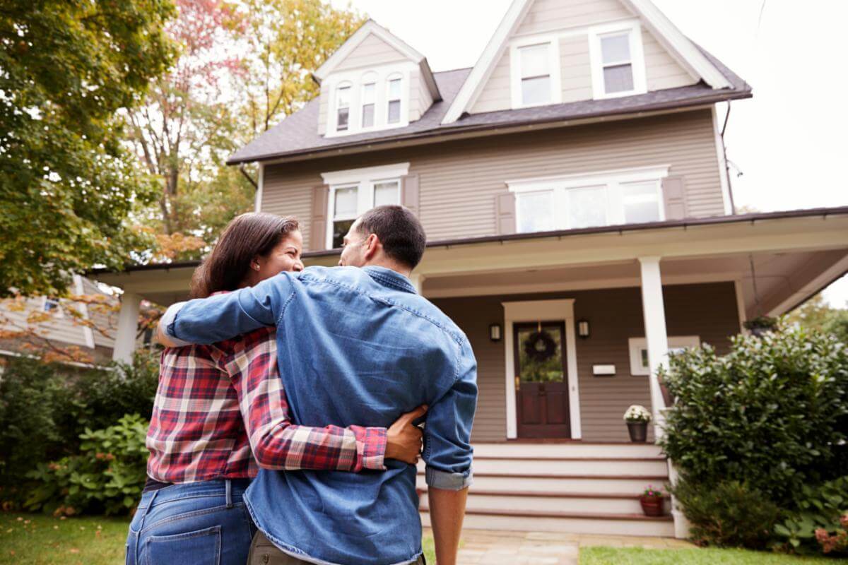 Tax_Esq's tweet photo. Diving into Massachusetts' residential real estate trends of 2023. See how interest rates, housing inventory, and new laws are shaping the future. Your guide to navigating these changes. #MassachusettsHousing #RealEstateTrends

https://t.co/HMUev6BhpW https://t.co/0vefRZmM28