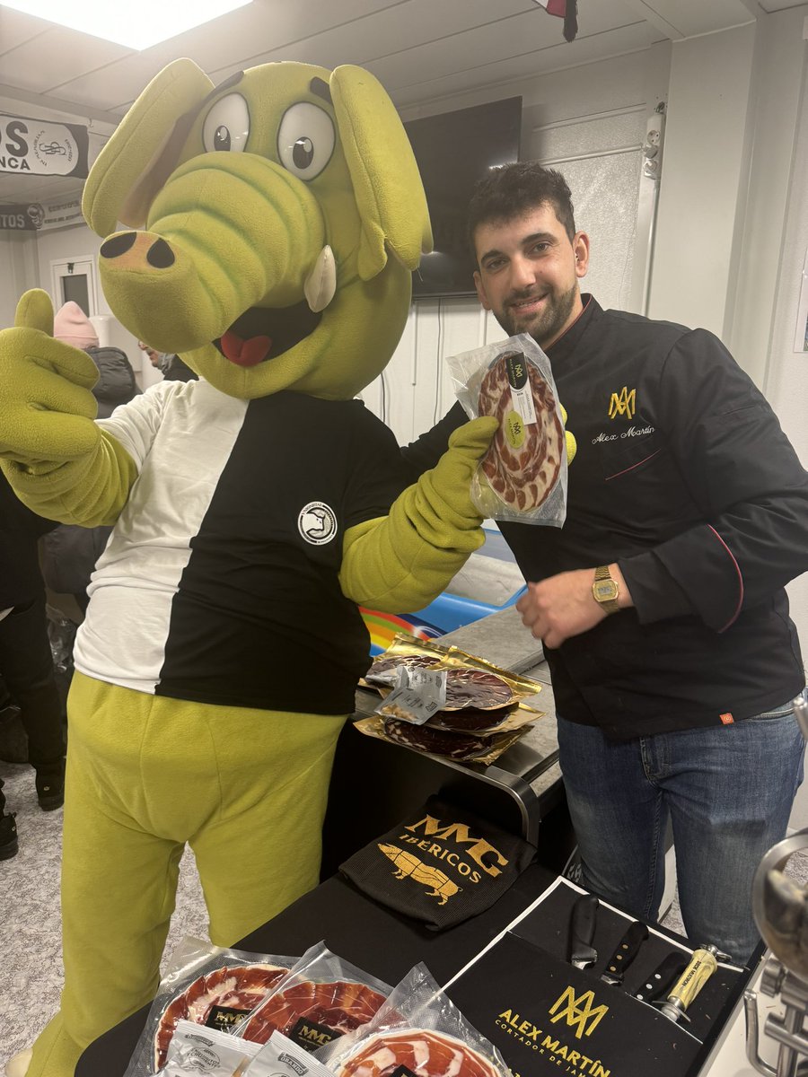alexmm_cortador's tweet photo. Todo listo a falta de 24h para ver de nuevo a @UnionistasCF brillar⭐️ . Bocadillos y platos de jamón gracias a la calidad MMG una vez más🐷.
📍 Bar Panelais
📍 Bar visitante
📍 Bar portátil (entrada al campo)

#unionistas #futbolpopular #sinjamonnohayfutbol #alexmartin https://t.co/t6d5kZMCPC