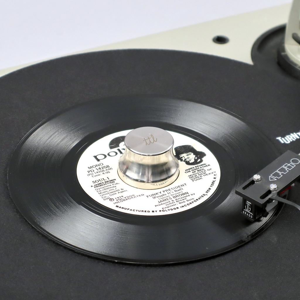 TurntableLab's tweet photo. Sure Shot 45 Adaptor - Lab Edition
↘ back in! precision milled high-quality stainless steel, tapered shape for easy record swapping, made in Europe ✨ avail in silver or brass finish:
⫸ https://t.co/V32GWSfaOt
#ttleditions #45adapter #45adaptor #ttlexclusivo #ttlhifi #ttldj https://t.co/31Jn0JnKGi