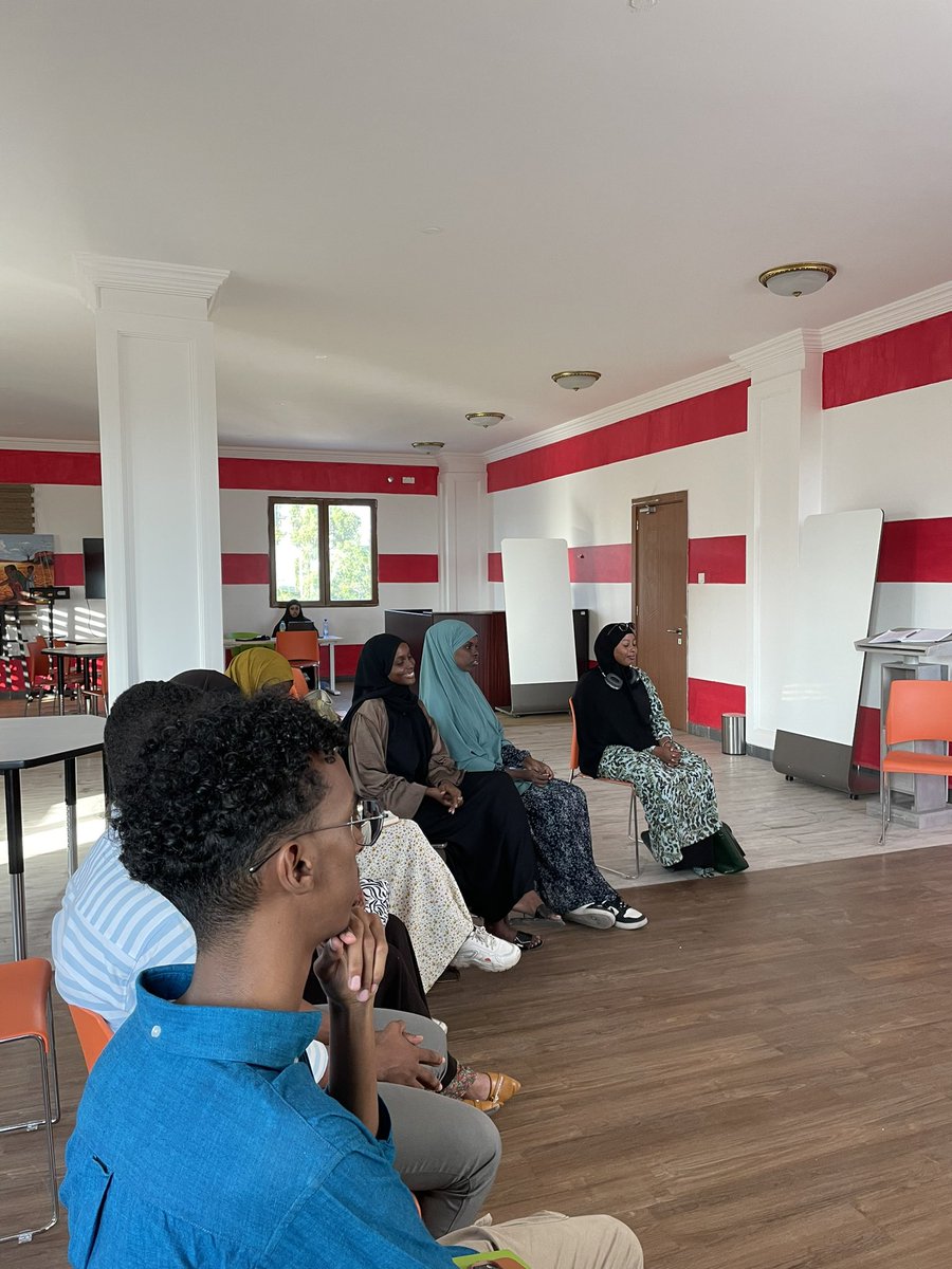 RaysLeadership's tweet photo. A big shout-out to @RaysLeadership fellows for a thought-provoking conversation on digital literacy &amp; ICT today, guided by @MamaduOmar. We delved into how these skills can shape their professional and academic worlds.  They’re not just tools, but life-changers!  #DigitalLireracy https://t.co/u0lEW19gtU