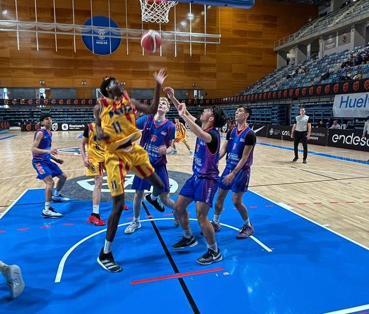 SELECCIONS | 🏀FINAL I MEDALLA!
La selecció catalana Cadet Masculinas'ha classificat per a la final del Campionat d'Espanya de Huelva en superar la Comunitat Valenciana 104-72. Demà final contra Andalucía (10.30h)
#KDTINF2024