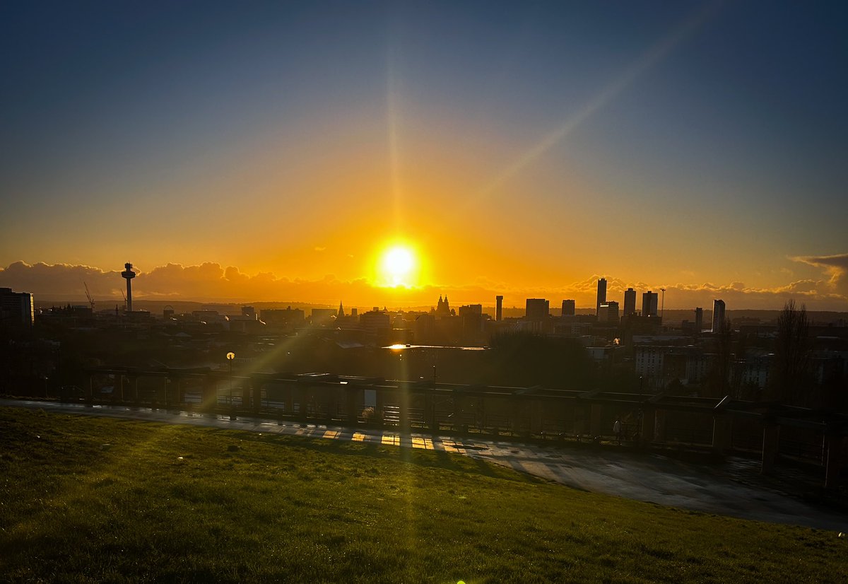 LifeinPhotosJen's tweet photo. January Sunsets ☀️📸
#Photography #Photo #Liverpool #LifeInPhotos #Camera #Canon #LiverpoolPhotography #photosofliverpool #january #newyear #sunset #januarysunset #nature https://t.co/hzz8kvKVJa