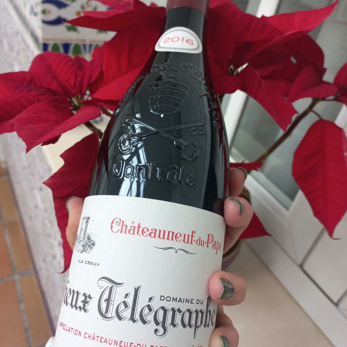 Un 2016 denso pero con un terciopelo que enamora🤩, muchas guindas, un fondo terroso e incluso algo amargo y lleno de elegancia . Oh la la!!🧡🧡
.
#lavidaesparabeberla✌️ 
#vinsrhone 
#rhônewine 
#lafranceenlacopa 
#domaineduvieuxtelegraphe 
#vinsfrancais 
#chateauneufdupape