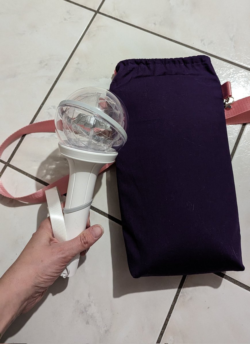Althea_keskiya's tweet photo. Nouvelle commande pour un lightstick #p1harmony pour une #p1ece qui va au concert à Oberhausen ! Couleurs et tissus choisies par ma cliente ❤️ si vous en voulez un aussi, contactez moi ! Retweet apprécié !!!
#kpoplightsick #homemade #lightstick https://t.co/WQBwJoAvSs