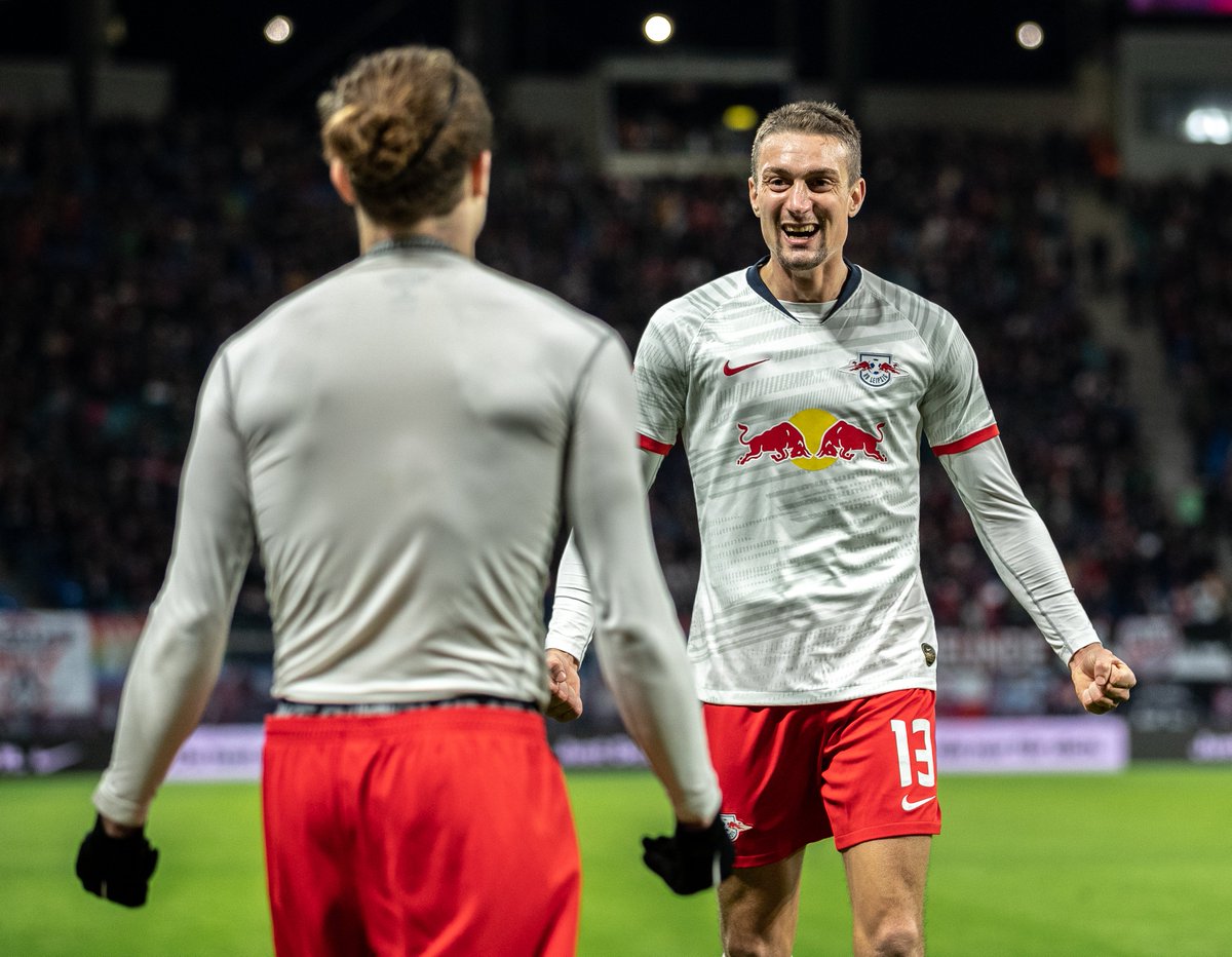 RBLeipzig's tweet photo. Stefan #Ilsanker beendet seine Fußball-Karriere 🥹

Wir sagen Danke für 1⃣3⃣1⃣ gemeinsame Spiele!
Mit dir sind wir in die #Bundesliga aufgestiegen 🚀
Gemeinsam haben wir viele tolle Momente erlebt ✨

Alles Gute für deine Zeit nach der Karriere!

#EinmalLeipzigImmerLeipzig 🔴⚪️ https://t.co/d052yUD7UO