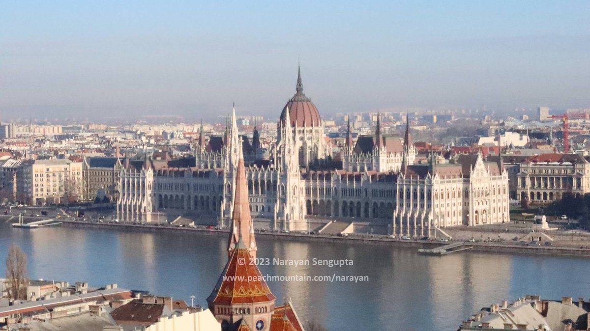USAS_WW1's tweet photo. #SaturdayThoughts #Travel #PhotoOfTheDay : #Budapest #Hungary 🇭🇺 captures your heart. This thread is my tribute to its castle, cathedral, hill, trams, food, souvenirs, plazas, markets, paprika, etc. ❤️. 1/ https://t.co/wxJzwaiToZ