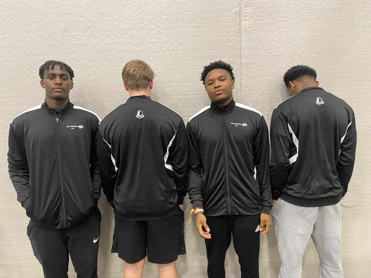 CoachMillz_'s tweet photo. Yessir we touched down in Vegas last night with the boys! Ready to make memories and go show the west coast how these Indiana boys get down! Huge S/O to @DB3LL for sponsoring a huge part of the organization this season! Catch us at the @Pylon7on7 tourney https://t.co/V28nPXAxjp