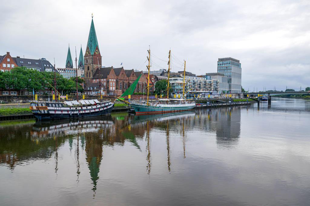 GermanyPacific's tweet photo. 2/2 🌉 Stroll along the Schlachte, Bremen’s vibrant riverside promenade.
🏤 Marvel at the stunning architecture of the Bremen City Hall, a UNESCO World Heritage Site.
Share your favorite Bremen memories or spots using #DiscoverBremen 📸
#GermanySeries #BremenBeauties https://t.co/c5q7Hijvvu