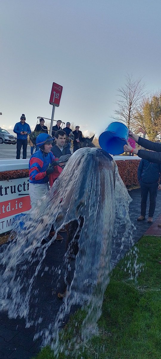 JoeSeward1's tweet image. DA CAPO GLORY gets some water here at  @corkracecourse after a great training performance @PadraigButler1 
Darragh Allen aboard.
#Cork 
#HorseRacing