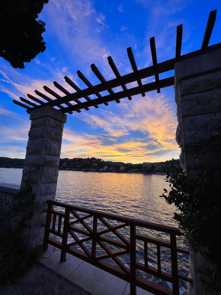 On adore admirer les couchers de soleil hivernaux ! Celui depuis la Villa Kérylos à #BeaulieuSurMer est tout simplement époustouflant...💜

📸 <a href="/VisitCotedazur/">Côte d'Azur France</a>

#CotedAzurFrance #ExploreNiceCotedAzur #BeaulieuSurMer #Département06 <a href="/Beaulieu06310/">Beaulieu-sur-Mer</a> <a href="/AlpesMaritimes/">alpesmaritimes</a>