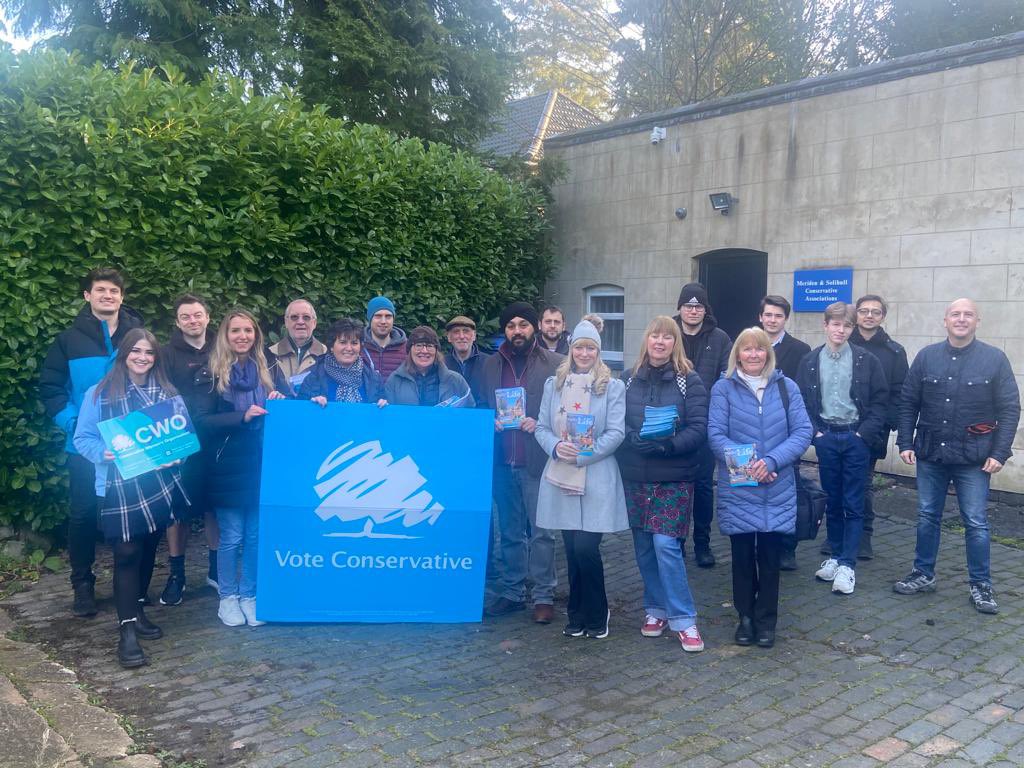 Nothing like a New Year’s meeting of like minded people, knocking on doors talking to our residents. We are @solboroughcons and friends. Out on the campaign trail with our wonderful WMCA Mayor Andy Street @andy4wm and @Young_Tories and @CWOwestmidlands not forgetting @Women2Win