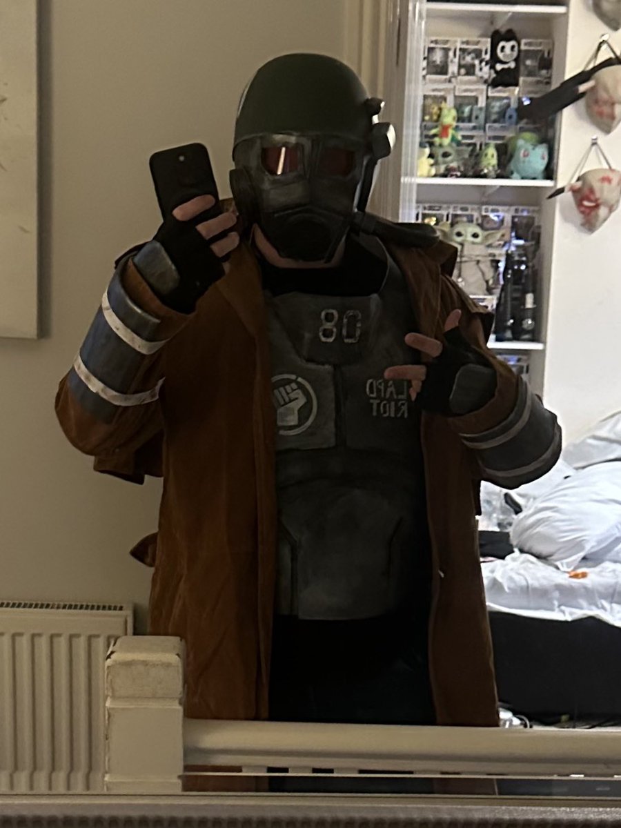 GeorgeHayes00's tweet photo. So. I’m ready for the end of the world or @megaconlive next weekend.

Imma be sweaty…..

#fallout #falloutnewvegas #cosplay https://t.co/Z18vJk8ijo