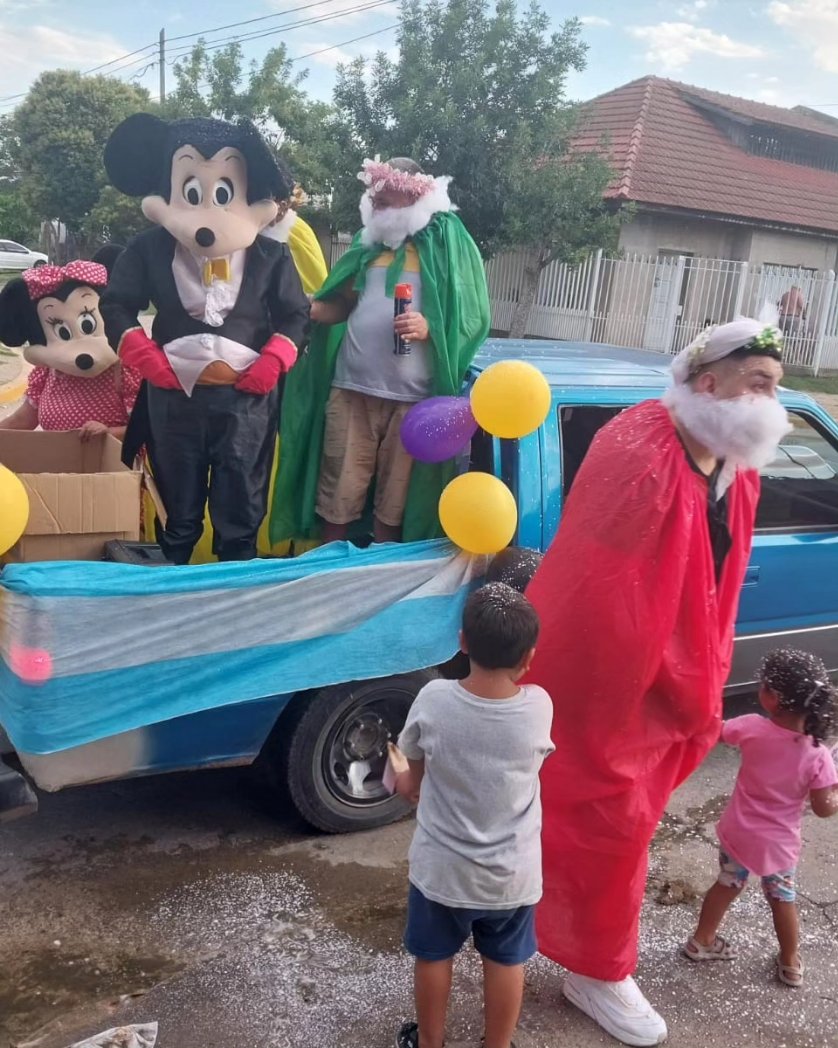 libresdelsuree's tweet photo. Una vez más, con la ayuda de varios amigos, compañeros y vecinos pudimos llevar un poco de alegría a los más peques de nuestro distrito, dándoles un poco de alegría, ilusión y esperanza. El trabajo de organización a cargo de Johanna Del Valle Gomez se hizo presente un año más https://t.co/GBjNuD1mQi