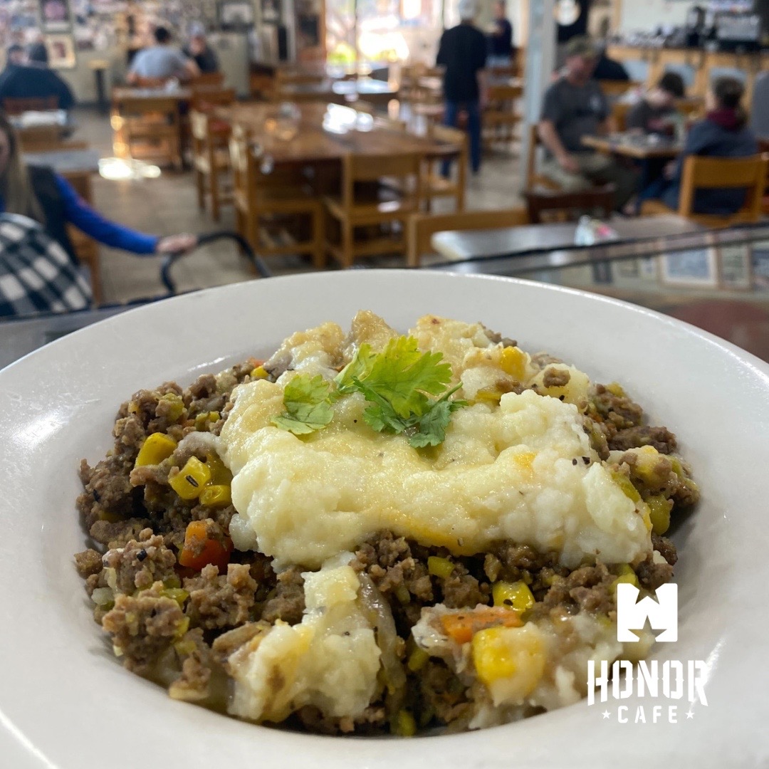 🍺🥧 Beer Braised Shepherd's Pie Alert! Get ready for a flavor explosion as we take the classic Shepherd's Pie to the next level with a hearty beer braising. The result? A comforting, savory masterpiece that'll warm your heart and satisfy your cravings.