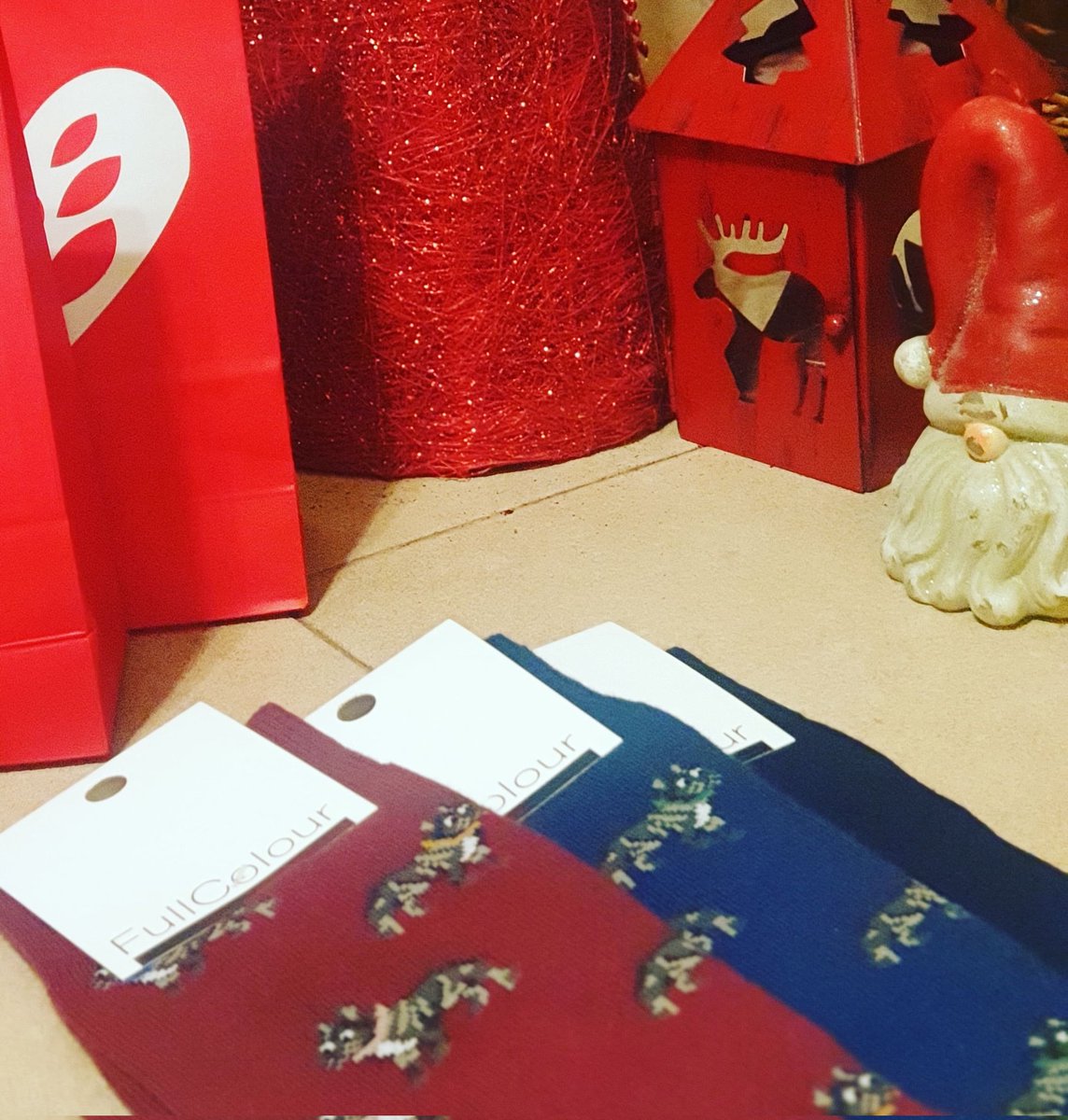 FullColourES's tweet image. ¡Feliz día de Reyes! Que la ilusión y los buenos regalos sean siempre un acierto con Full Colour. fullcolour.es #felicesreyes #regalosoriginales #socks #pantys #FullColour #calcetinesmolones #calcetines #regalos #pantis