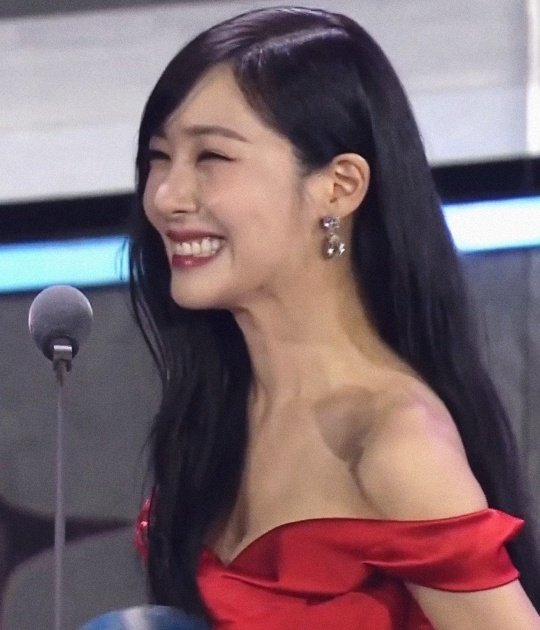 her eye smile 🥺🥺