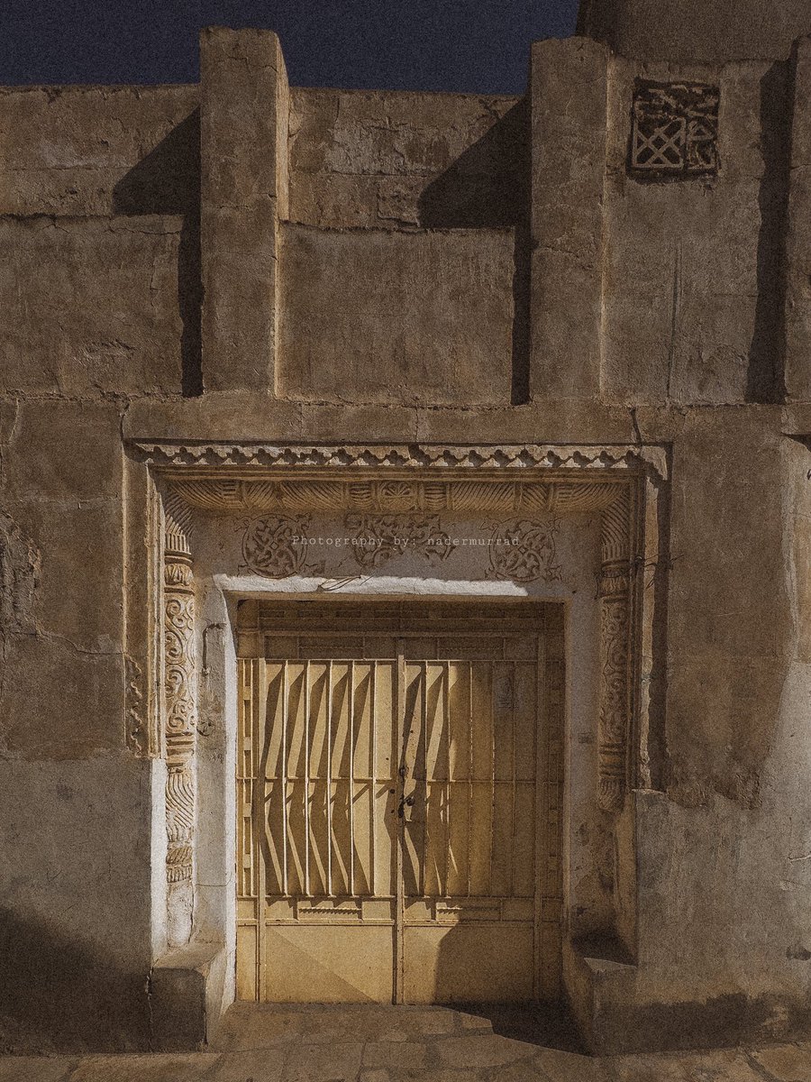 nadermurrad's tweet photo. دقة النحت و نقش الأبواب و الجدران وغيره عند الأحسائين، إبداع يخلد في مجال العمارة.

- منزل قديم في أحد الأحياء القديمة بمحافظة #الاحساء. https://t.co/ZPapwVWShp