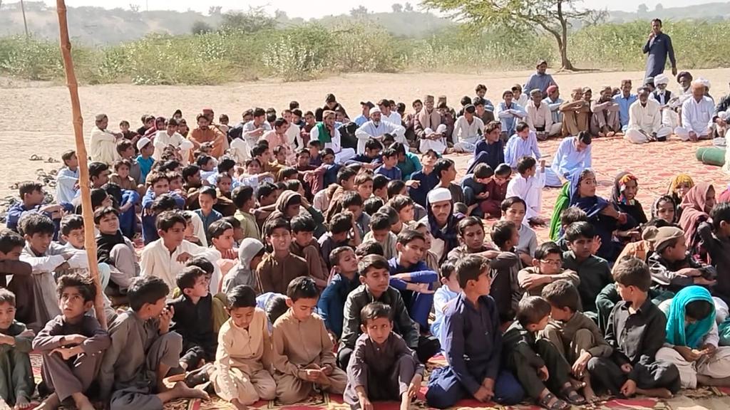 RasoolBuxRahim2's tweet photo. 2 جنوري تي کاھوڙِ ادبي لائبريري جي اڱڻ تي
ثقافتي رنگ ۽ سنڌ جو شعور جي سري هيٺ ڪامياب پروگرام ٿي گذريو https://t.co/w55gmccjMP
