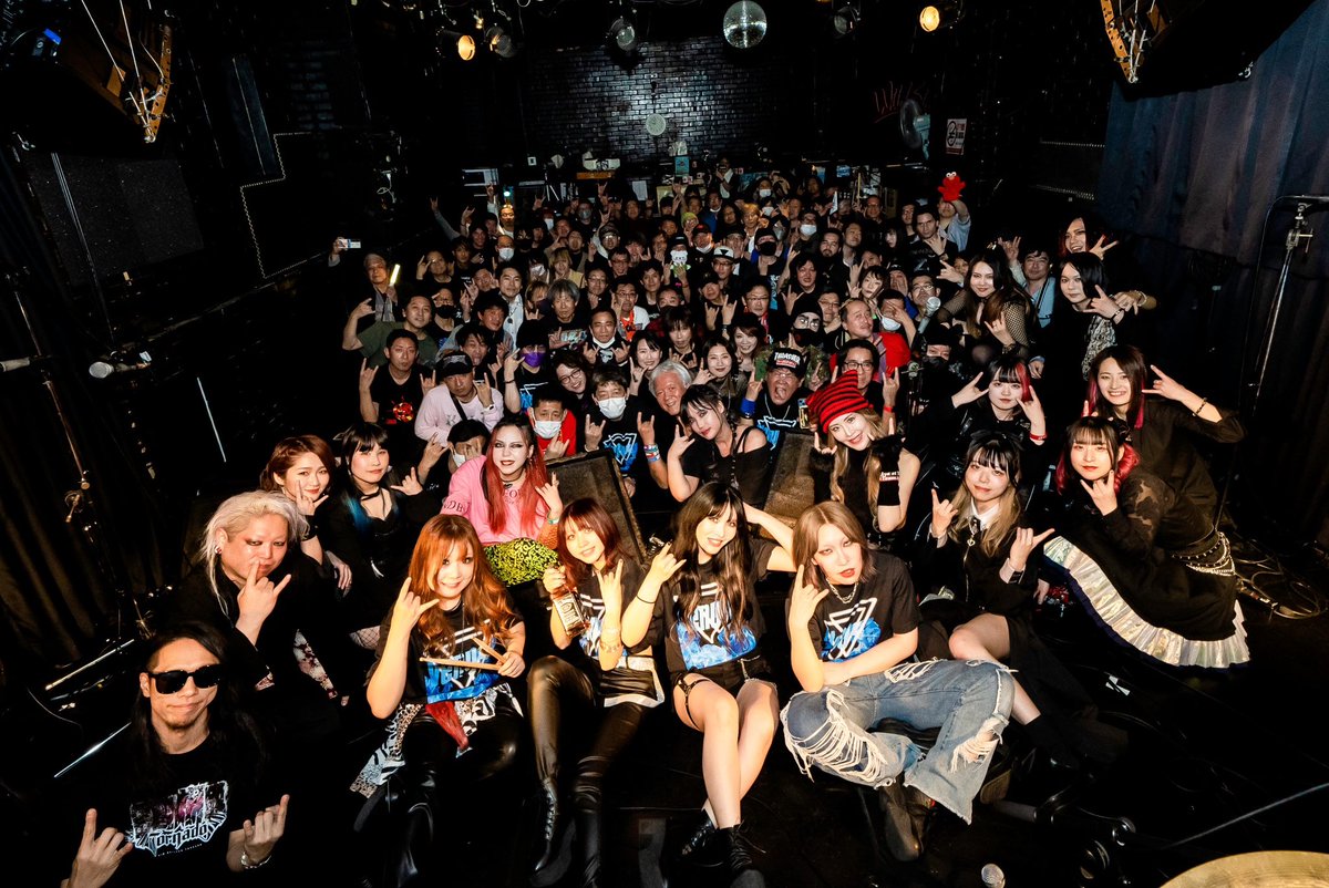 yasun0r1_tanaka's tweet photo. Venusの皆様始動おめでとうございます🎉
始動LIVEにふさわしいSOLDOUTのお祭り騒ぎは楽しかったです🔥💕🕺
集まった他のバンドもROCKしていて良い感じで楽しめました🤘
#Venus始動ライブ
#Venus
#SAISEGA
#TheSheglapes
#彪
#PaleNeØ
#新宿WildSide https://t.co/nUdpQGEtIm