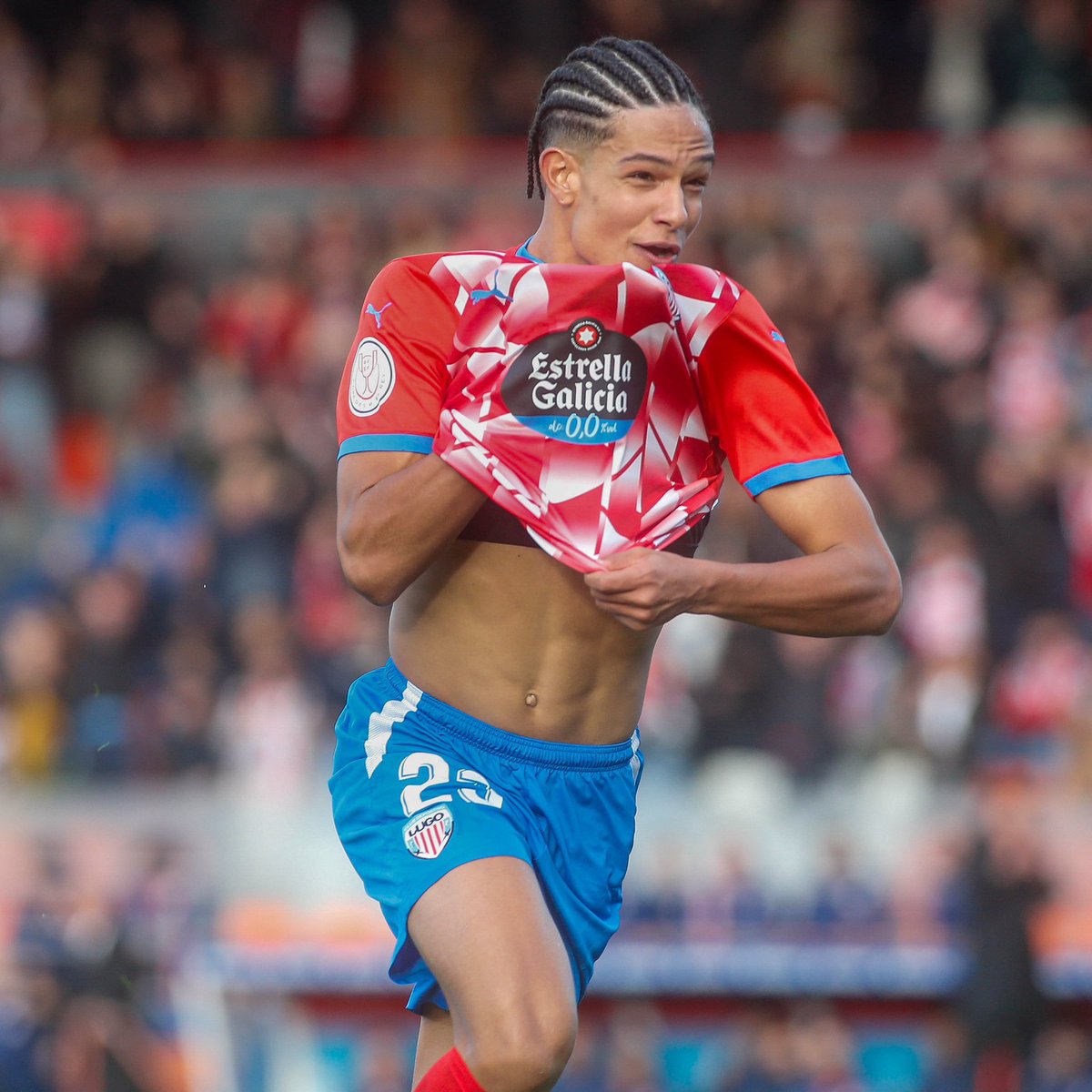 Que GRAN regalo de Reyes 🇵🇷.
.
El CD Lugo no pudo salir con la victoria contra el Atlético Madrid en la Copa del Rey perdiendo (3-1) PERO el prospecto boricua, Leandro Antonetti (delantero / 20 años) anotó un gol IMPRESIONANTE en el minuto (39’) llevándose enredado a Jose Maria