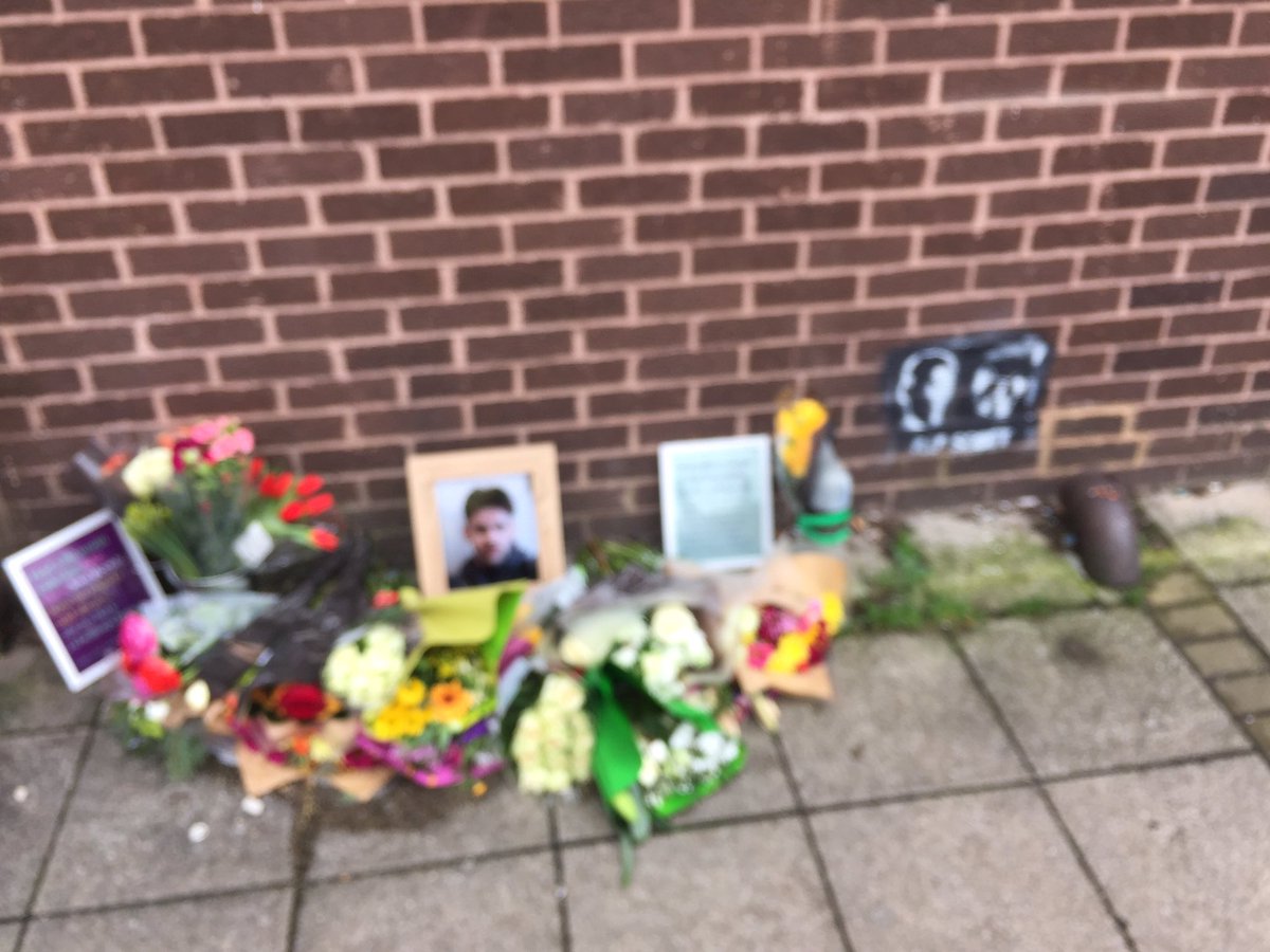 Was by this memorial to Scott Flisher usually seen huddled with beloved french bulldog Buddy at a local retail park He lost his daughter and battled mental health, homelessness and addiction. He was 32 years old. Every life matters. @CentreforMH @JR_MerseyCare @tobiasgavin