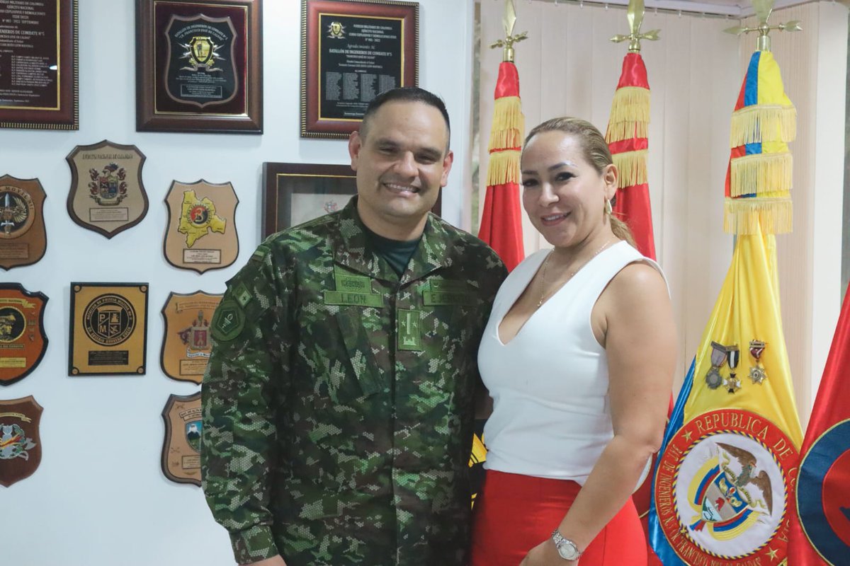CaracolBga's tweet photo. #Santander | El comandante del Batallón Caldas se reunió con el alcalde de #Surata y la alcaldesa de #Matanza, para tratar temas de seguridad de infraestructura y desarrollo social en la provincia de Soto Norte. @Ingenieros_EJC https://t.co/Vq6f0nnCEN