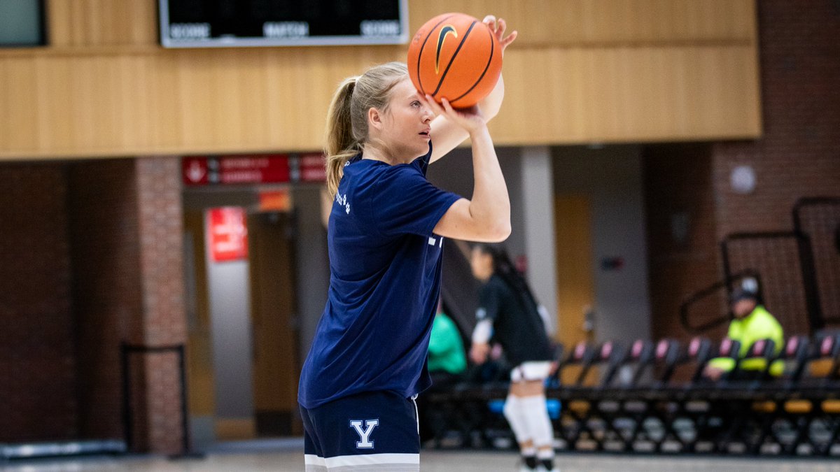 YaleWBasketball's tweet photo. ⚡ Ready for the @IvyLeague opener at Harvard!
#ThisIsYale | #leaveyourprint🐾 https://t.co/0hywPblhqD
