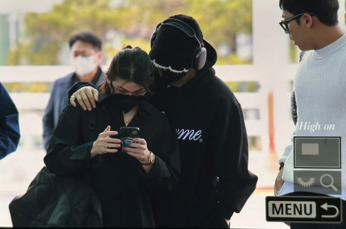 scwzonly's tweet photo. A person loves other person for a reason
I also thought like that until I met you
But how can it be like this?
How can I not have any reason when it comes to you?
I just want to be by your side

I give my whole love to you just as I am https://t.co/0KqvT2GlO1
