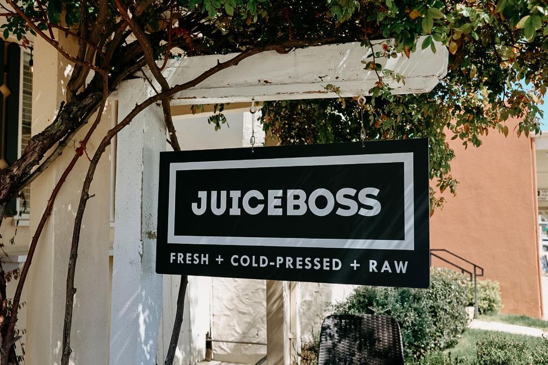 Get a kickstart on wellness this year with a fresh, cold-pressed juice from JUICE BOSS. Let's toast to a year filled with health and new beginnings. ✨🍊 bit.ly/48czytx

📸 @juicebossdelivers
