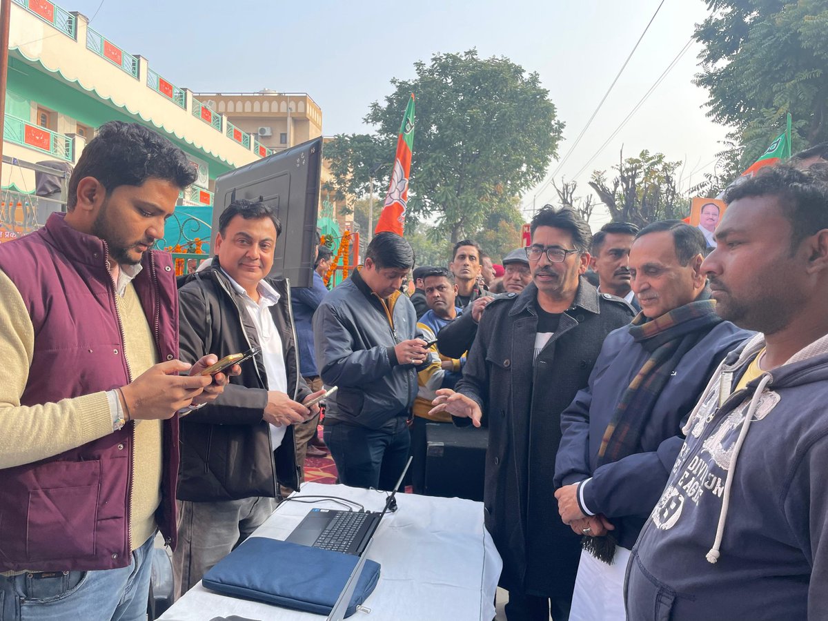 dm4BJP's tweet image. @JPNadda  जी के  @BJP4Chandigarh  आगमन पर आज #modiapp टीम ने कैंप लगाया और #ViksitBharatAmbassador  बनवाए इस अवसर पर प्रभारी @vijayrupanibjp ji @SanjayTandonBJP  ji,राष्ट्रीय प्रवक्ता  @rpsinghkhalsa जी उपस्थितरहे। 
@JPMalhotra @RajivCHD
@Jdjain47 @chakusameer 
#HamaraAppNaMoApp