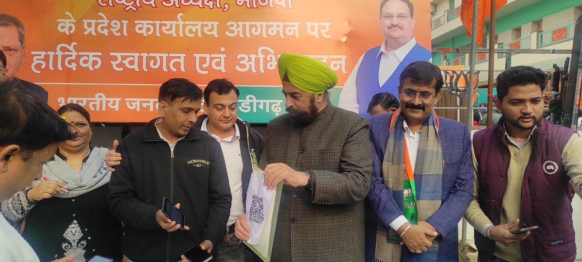 dm4BJP's tweet image. @JPNadda  जी के  @BJP4Chandigarh  आगमन पर आज #modiapp टीम ने कैंप लगाया और #ViksitBharatAmbassador  बनवाए इस अवसर पर प्रभारी @vijayrupanibjp ji @SanjayTandonBJP  ji,राष्ट्रीय प्रवक्ता  @rpsinghkhalsa जी उपस्थितरहे। 
@JPMalhotra @RajivCHD
@Jdjain47 @chakusameer 
#HamaraAppNaMoApp