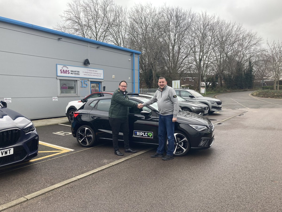 Road trip yesterday getting as many <a href="/EEAST_CFRS/">EEAST CFRS</a> scheme cars out as possible.   As a Trust we are extremely lucky to have a collaboration with @_Tom_A_Ward who recognises the benefit of CFR’s in the community.  Yesterday he handed over a sponsored car <a href="/Norfolk_CFR_Mgr/">EEAST Norfolk & Suffolk Manager</a>