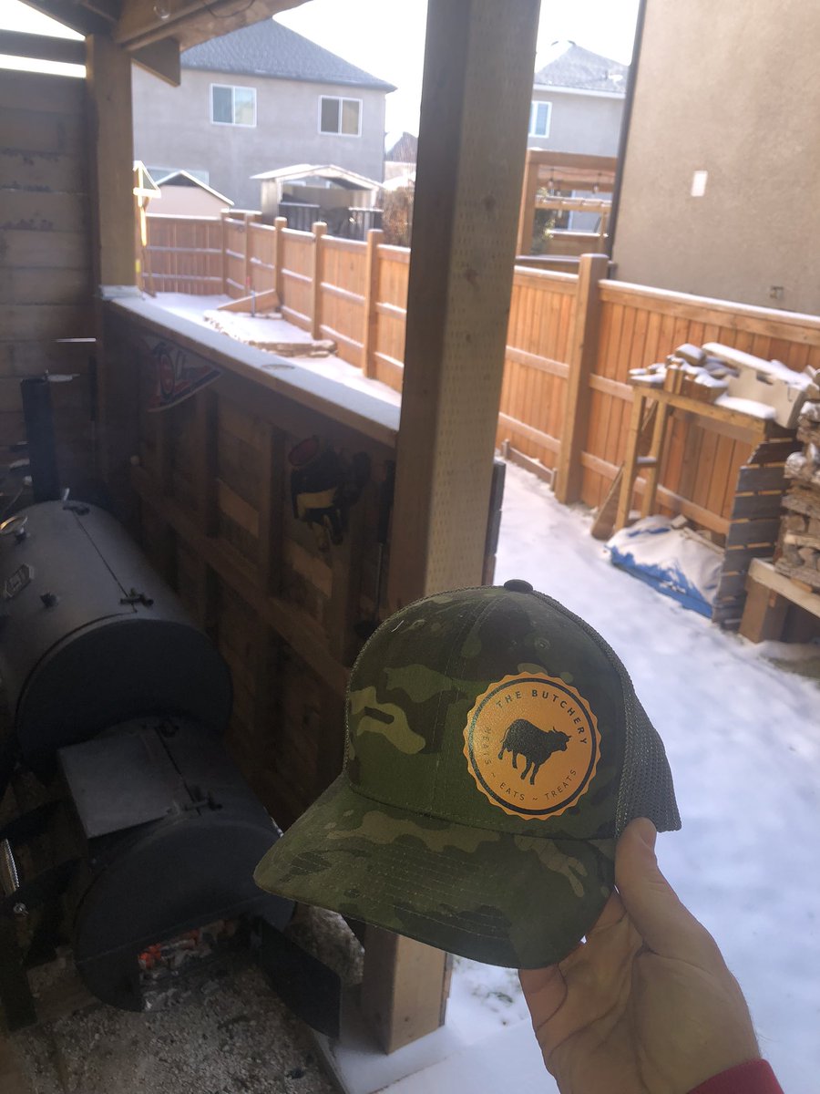 BluelineBarbec1's tweet photo. First cook of 2024 on the @OklahomaJoes Highland.    It’s taking a while to warm up all the steel….hey @thebutcherysl, do you have winter hats too? 

#bbqtime 
#winter 
#BBQ 
#snow https://t.co/0FNsn3muPQ