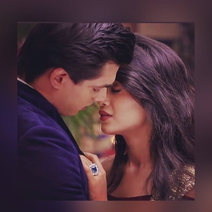 DloverofShivin's tweet photo. Mere Kaira Meri Jaan 😘😘❤️❤️ 3Years without them 😔🥺😭💔 #Kaira #Shivin #Shivinians #Jaans
KAIRA RULED ITV https://t.co/nbOXoPxim6