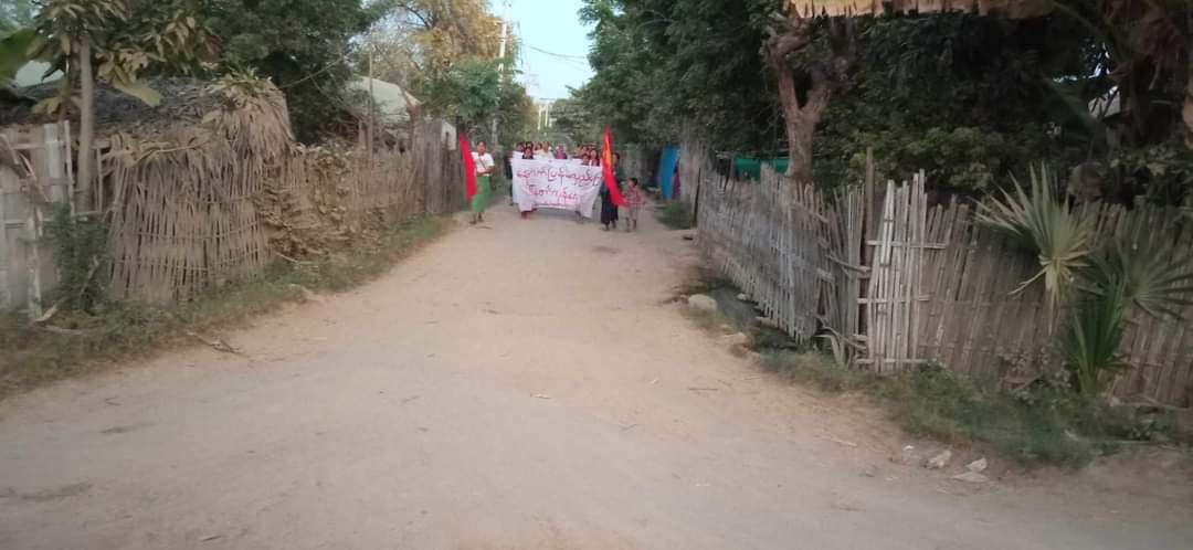 KhinLay8111999's tweet photo. An anti-coup revolutionary protest somewhere in Sagaing region.  #2024Jan6Coup #MyanmarDemocracy  #WhatsHappeningInMyanmar https://t.co/Rl1yY9hM8I