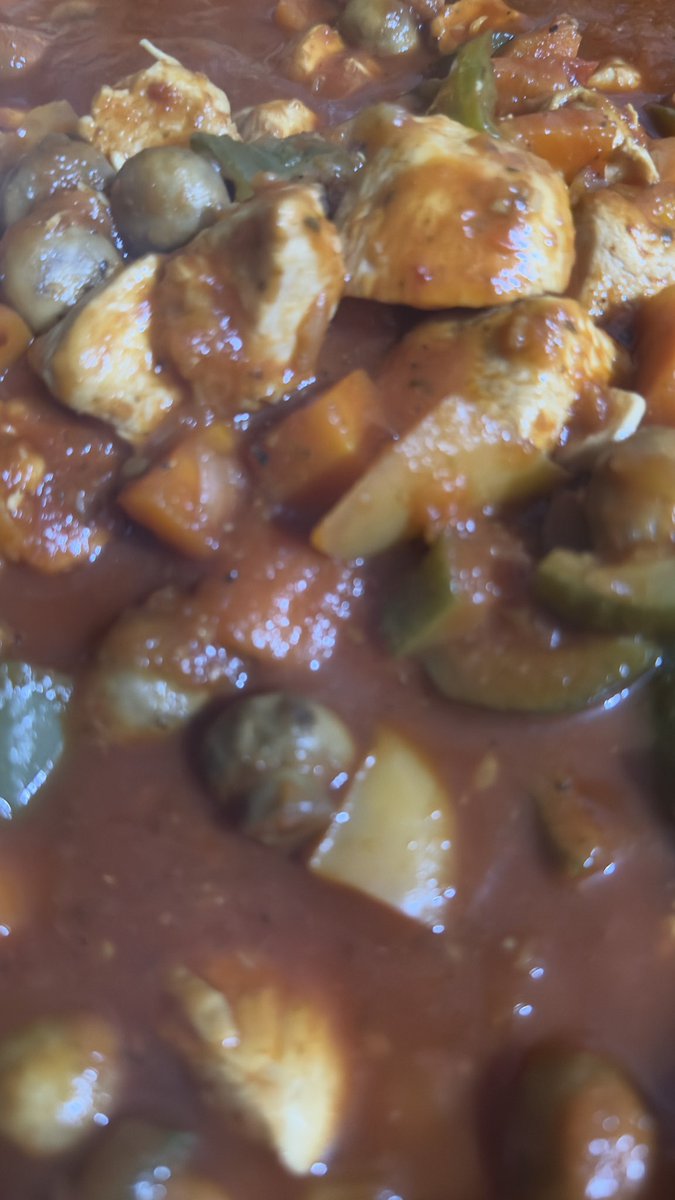 ShaunAshmore2's tweet image. That’s dinner for in the week out the oven. One pot Italian chicken. Smells and tastes delicious 🤤🤤🤤 #batchcooking #homemade #homecooking #onepot