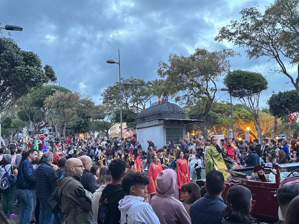 Miles de personas vivieron en Telde la cabalgata de los Reyes Magos. Impresionante