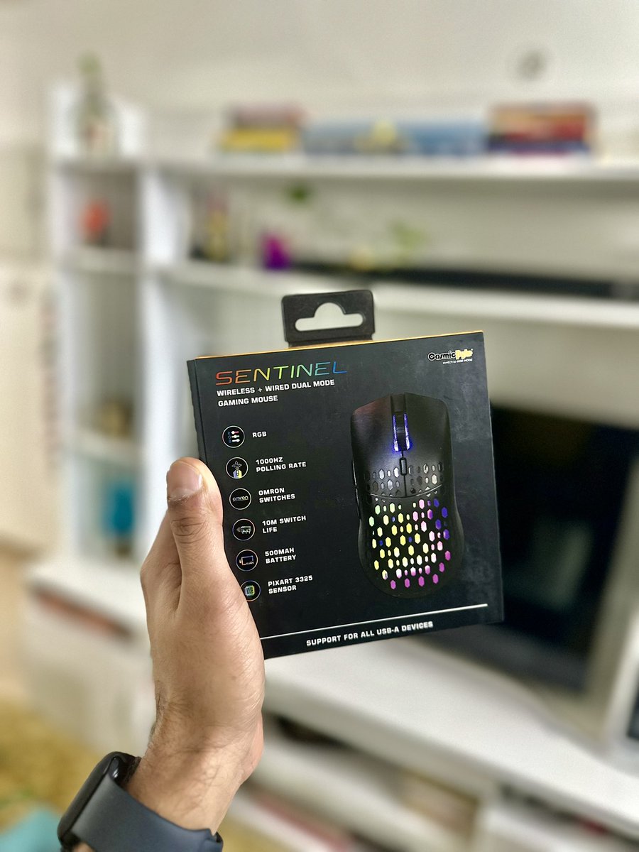TubeStationGame's tweet image. New wireless Gaming mouse arrived 🫡😍
Working on the short Unboxing video 😇
#cosmicbyte thanks for this one ☝️ 
@cosmicbyteindia #switchtogodmode 

#GamingCommunity #gamers #pcgaming #gamingpc #gamingchannel
