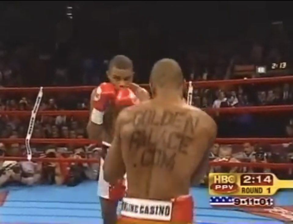 Bernard Hopkins painted 'GoldenPalace .com' on his back, advertising for an online betting site that paid him $100,000. Allegedly, Bernard then wagered the entire amount on himself at 4-1 odds when he fought Trinidad. #Boxing