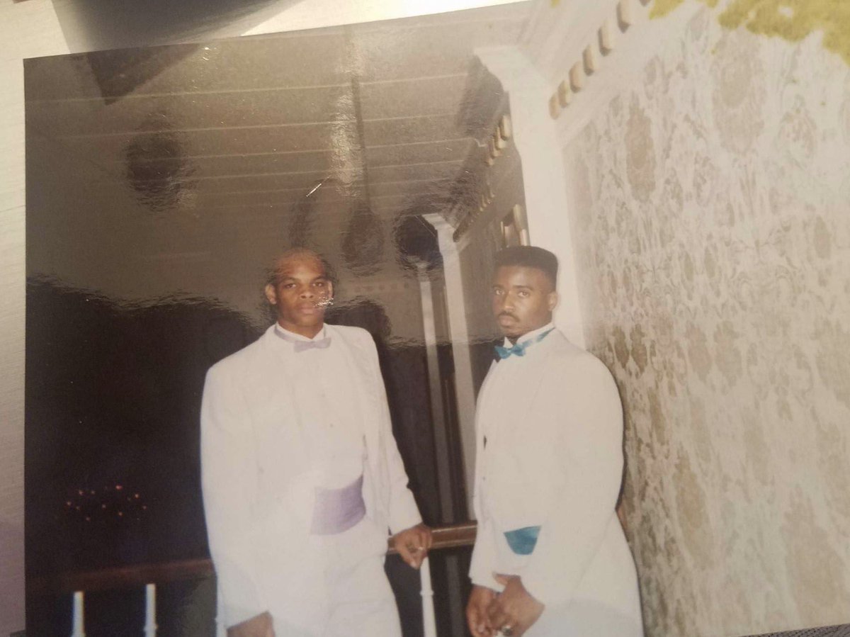 The Houston View Education Blog About Me : The Middle Synopsis of my middle and high school years. Photo taken the night of my senior prom. That was the very first time I had my head shaved completely bald. #thehoustonview houstonvieweducation.blogspot.com/2024/01/about-…