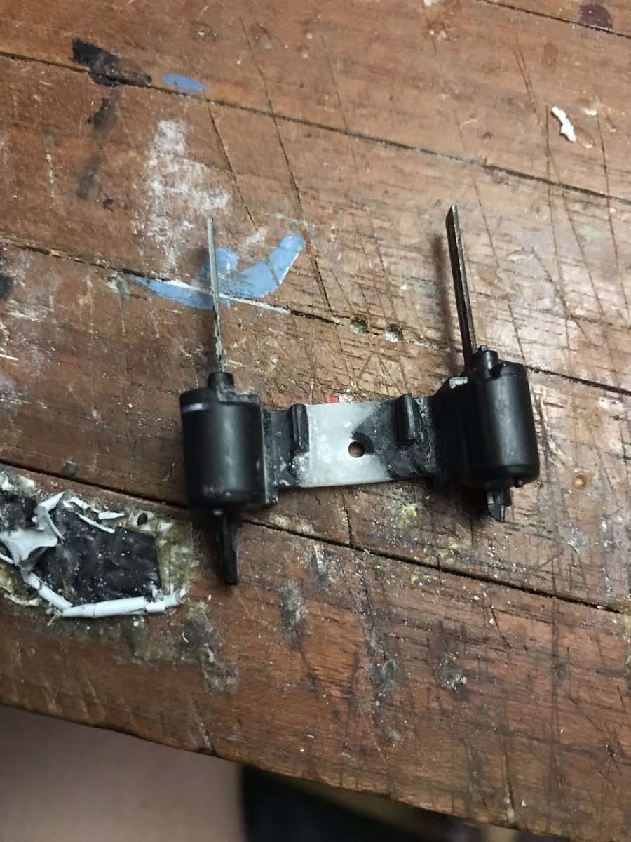 Never thought the Baking Soda + Super Glue trick would ever come in handy, but it works perfectly for Tri-Ang Scotsman cylinders.