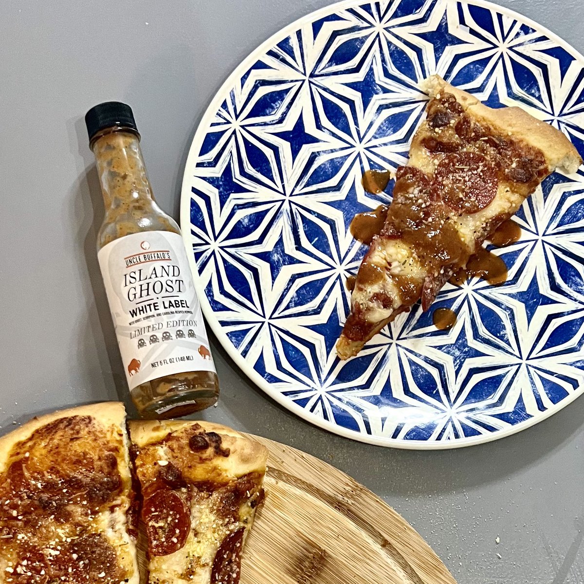unclebuffalo's tweet photo. Don’t underestimate how good Island Ghost is on pizza! 
•
#hotsauce #pizza #PizzaNight #hotsauceonpizza https://t.co/SwgquvfEs0
