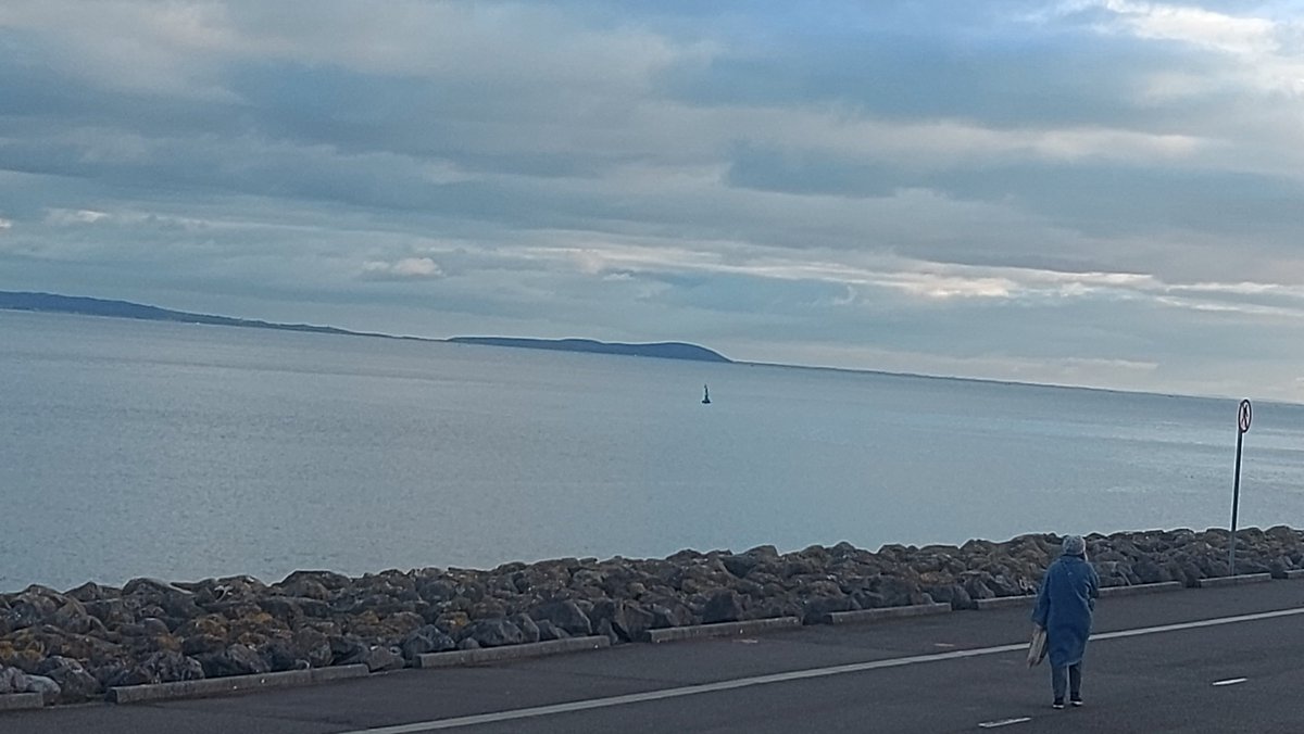 JohngasHann's tweet photo. Finally a dry (but chilly) day⛅️❄️👍 Good for a walk now that never ending rain has gone 👋 Lush at Cardiff Bay barrage 🌊 & Penarth Marina🛳 #LovesTheDiff 💖🏴 https://t.co/EGqnr0ljqD